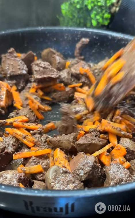 Найсмачніший рецепт тушкованої печінки: що зробити, щоб м'ясо не гірчило