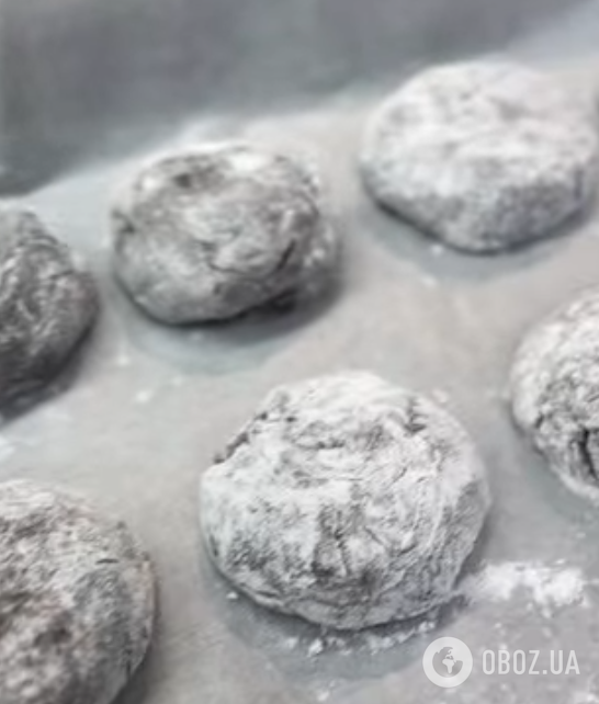 Трендове шоколадне печиво з тріщинками: як приготувати смачний десерт до чаю