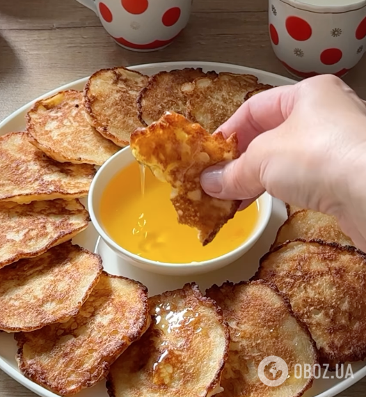 Смачніше, ніж "Шарлотка": ароматні яблучні оладки з медом за 10 хвилин