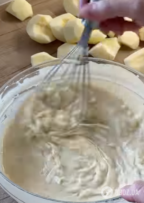 Смачніше, ніж "Шарлотка": ароматні яблучні оладки з медом за 10 хвилин