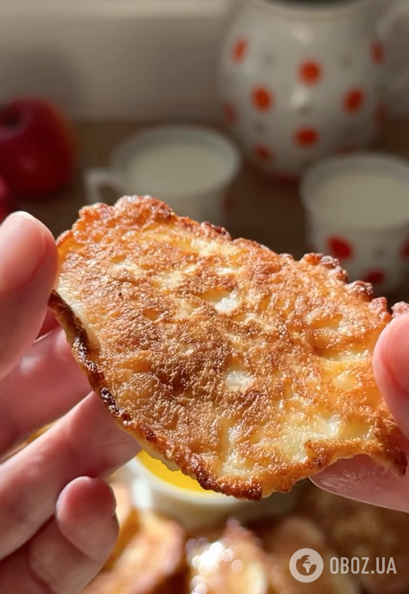 Смачніше, ніж "Шарлотка": ароматні яблучні оладки з медом за 10 хвилин