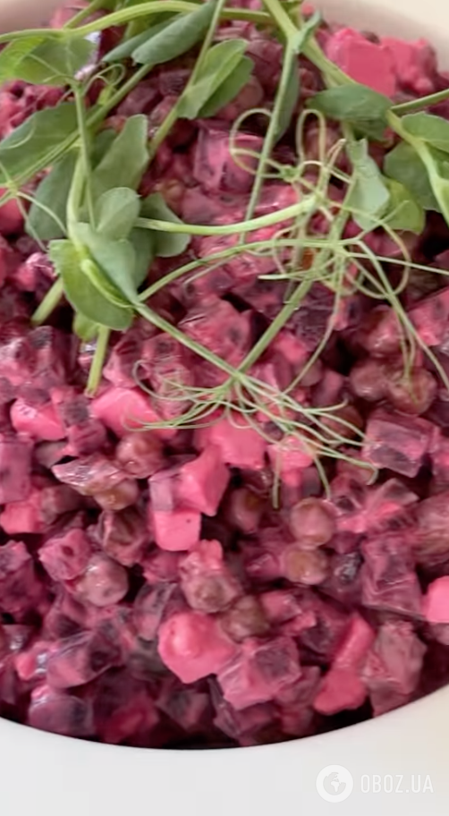 Смачніше, ніж вінегрет: корисний і смачний салат із буряка з горошком і плавленим сиром