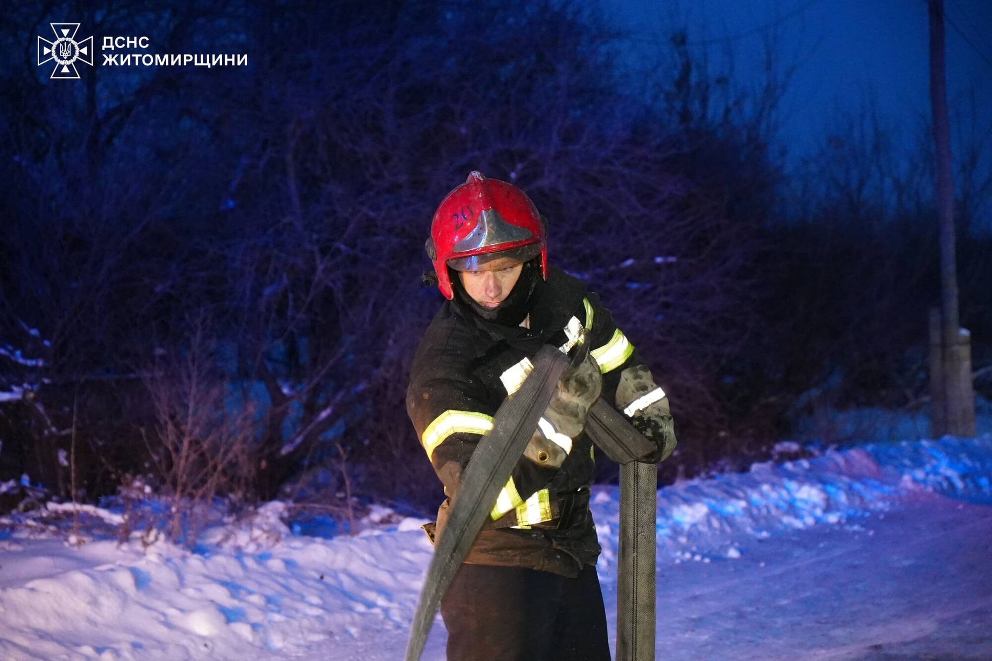 На Житомирщині у пожежі загинули 32-річна жінка та двоє її дітей: деталі трагедії. Фото й відео