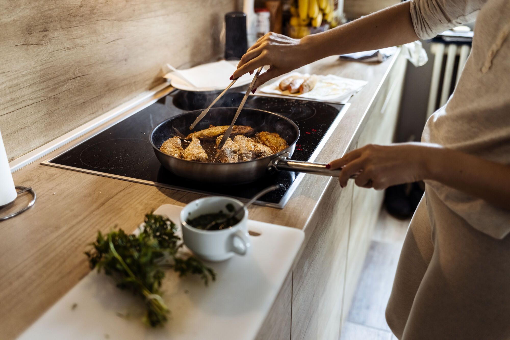 Як посмажити м'ясо без зайвого жиру на сковорідці: лайфхак, який точно знадобиться