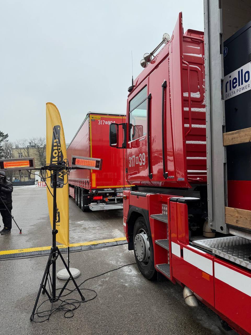 Варшава отправила Киеву 90 генераторов: Кличко рассказал подробности договоренности с мэром польской столицы. Фото