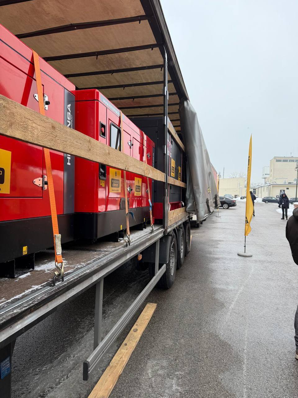 Варшава отправила Киеву 90 генераторов: Кличко рассказал подробности договоренности с мэром польской столицы. Фото