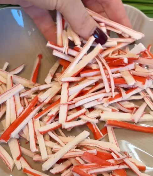 Крабовий салат по-новому для святкового столу: найпростіший рецепт