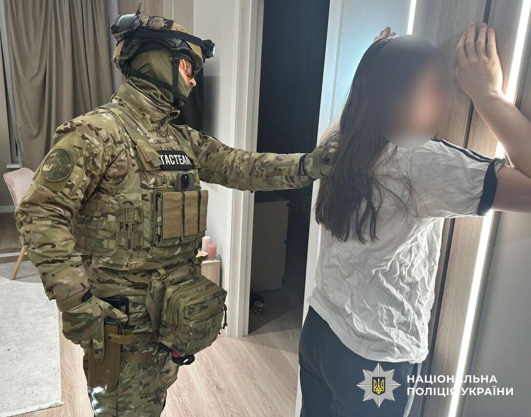 Затримання підозрюваної в причетності до шахрайства