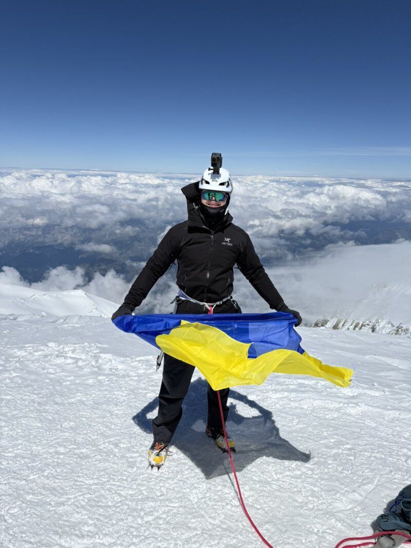 Українець із Закарпаття підкорив найвищу точку Антарктиди. Фото, відео
