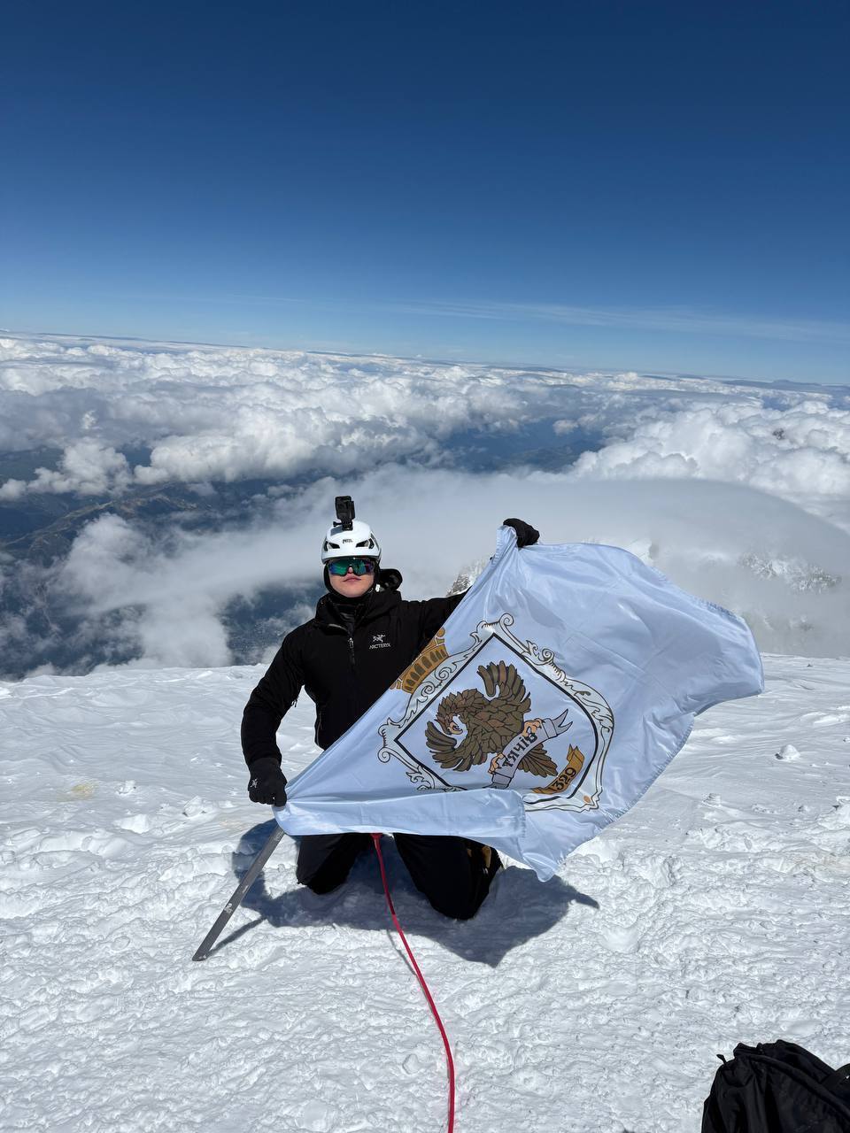 Українець із Закарпаття підкорив найвищу точку Антарктиди. Фото, відео