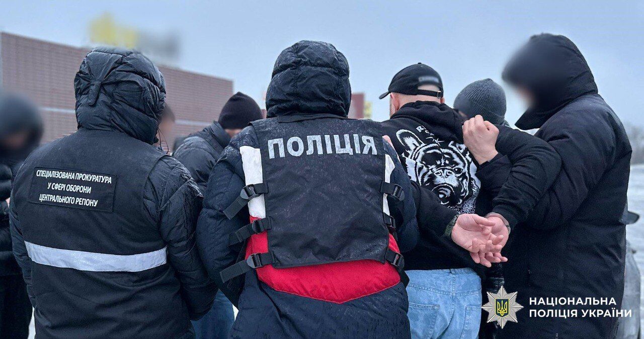 6 500 долларов за снятие с розыска: в Киеве задержали мужчину, подозреваемого в посредничестве между "клиентами" и ТЦК