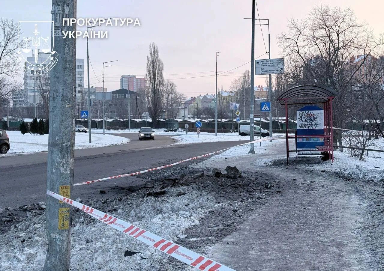 Ворог атакував Україну "Шахедами" та ракетами з бомбардувальників Ту-22М3: Київ, Харків і Чернігівщина потрапили під удар. Всі деталі