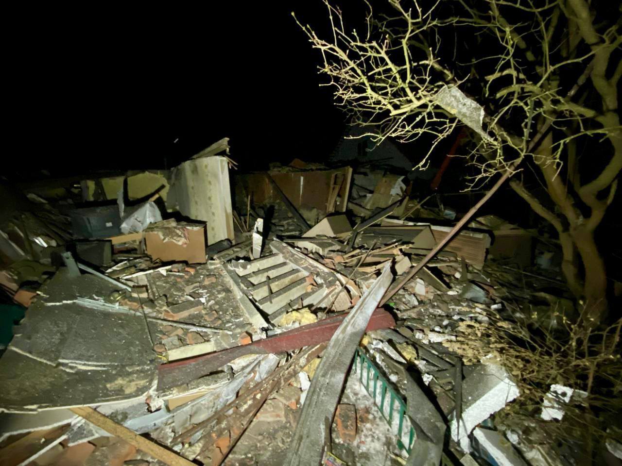 Пошкоджено будинки, є постраждалі: наслідки чергової російської атаки на Київщину 24 січня. Фото