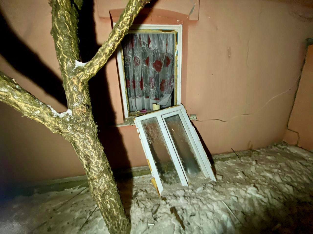 Пошкоджено будинки, є постраждалі: наслідки чергової російської атаки на Київщину 24 січня. Фото