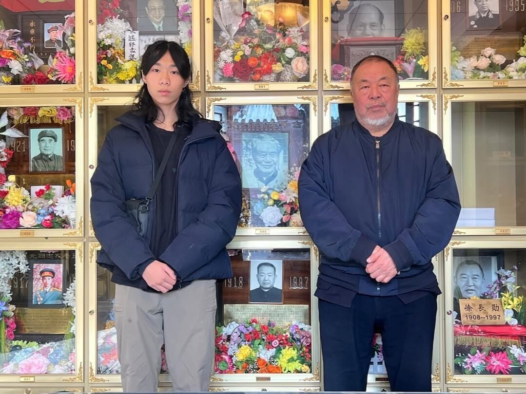 Художник Ай Вэйвэй из Китая, который жил в изгнании и был на фронте в Украине, впервые за 10 лет вернулся домой