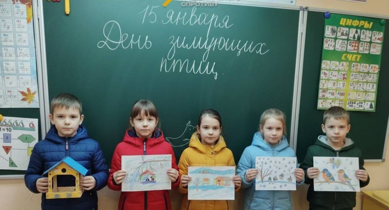 "Щасливе" дитинство в російській окупації: маленьких українців відправляють до таборів перевиховання і вчать "стукати"