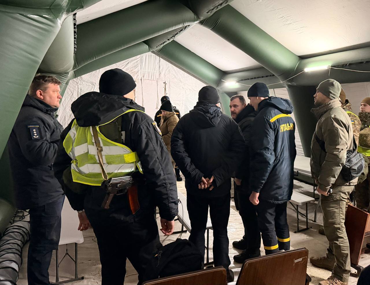 Коммунальщики и энергетики продолжают работать: Кличко сказал, сколько многоэтажек в Киеве все еще без отопления после обстрела РФ