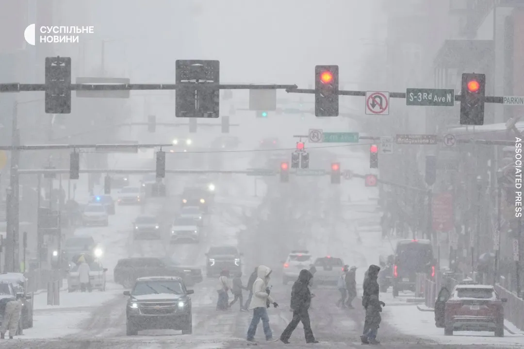В США объявили ЧС из-за шторма века: по стране масштабные блэкауты, отменены тысячи авиарейсов. Видео
