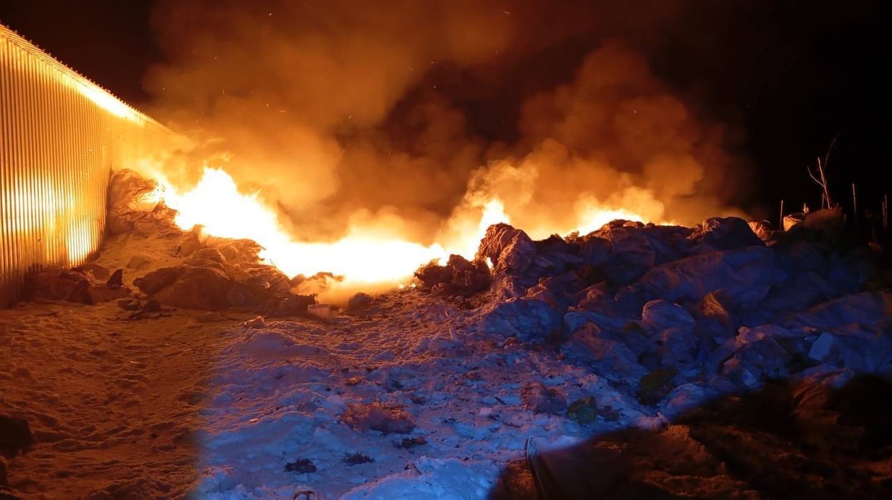 Окупанти атакували "Геранями" склади з зерном та житлові будинки на Чернігівщині, спалахнули пожежі. Фото