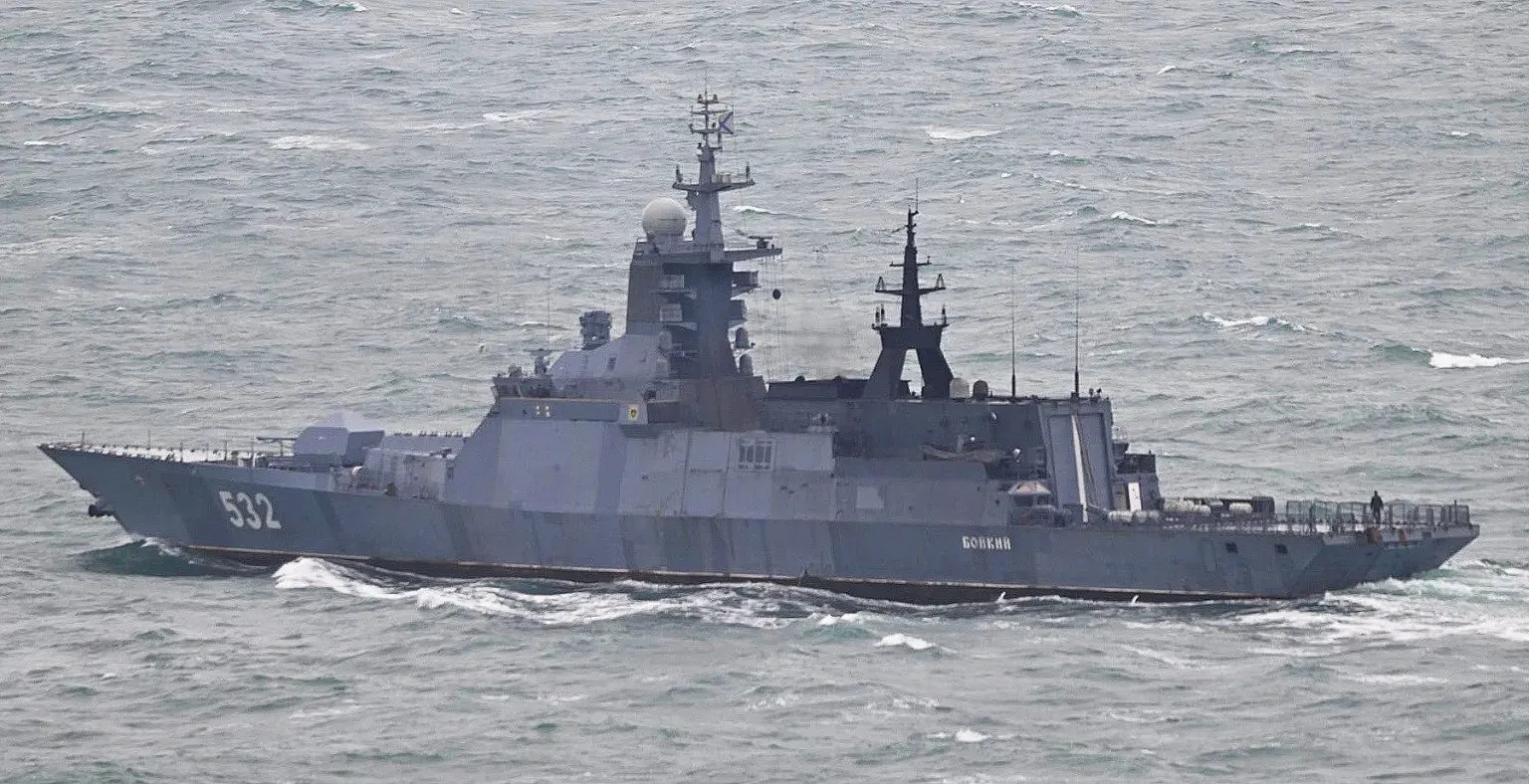 Британський флот стежив за російським танкером у Ла-Манші, але не затримав його: що відомо