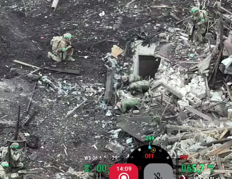 Украинские пехотинцы под прикрытием "небесных глаз" взяли в плен штурмовую группу оккупантов под Покровском. Видео