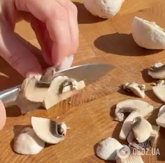 Соковите і смачне м'ясо по-французьки з грибами та сиром: рецепт альтернативи котлетам