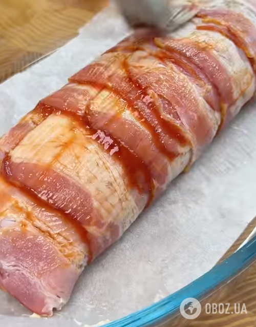 В сто раз вкуснее колбасы: сочный рулет из филе с сыром, грибами и беконом за 10 минут