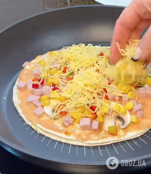 Лінива піца без тіста і на сковороді: знадобиться лаваш і 10 хвилин