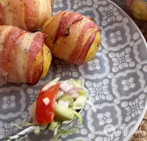 Смачна запечена картопля в беконі: ділимося рецептом страви для обіду та вечері