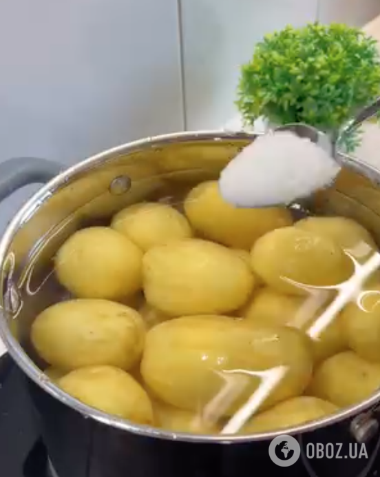 Смачна запечена картопля в беконі: ділимося рецептом страви для обіду та вечері