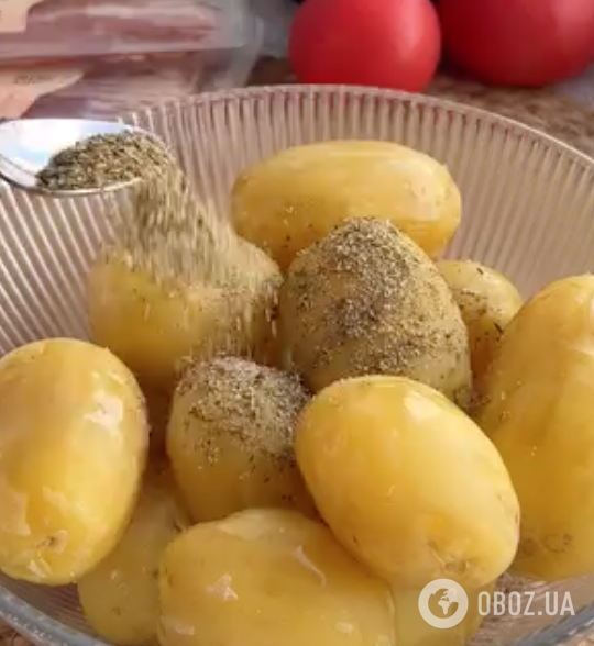 Смачна запечена картопля в беконі: ділимося рецептом страви для обіду та вечері