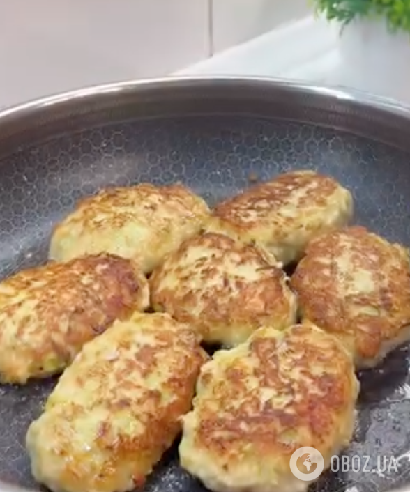 Що додати у фарш для курячих котлет, щоб вони були соковитими: знадобиться всього один інгредієнт
