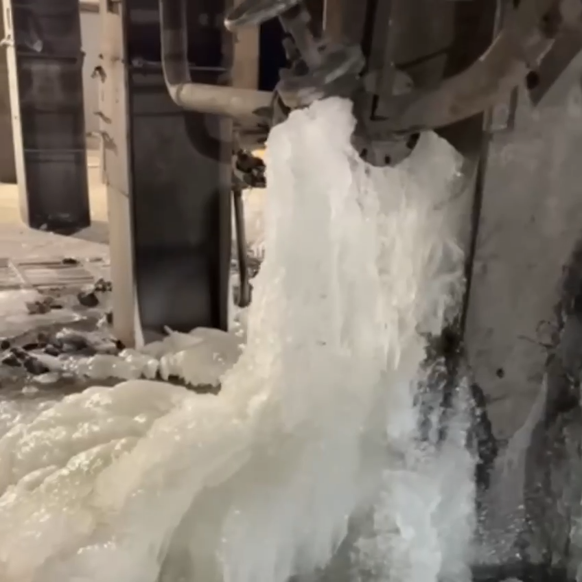 Найважча зима в історії України: Міненерго показало наслідки ударів РФ по енергетиці і незламних людей, які повертають світло. Фото та відео