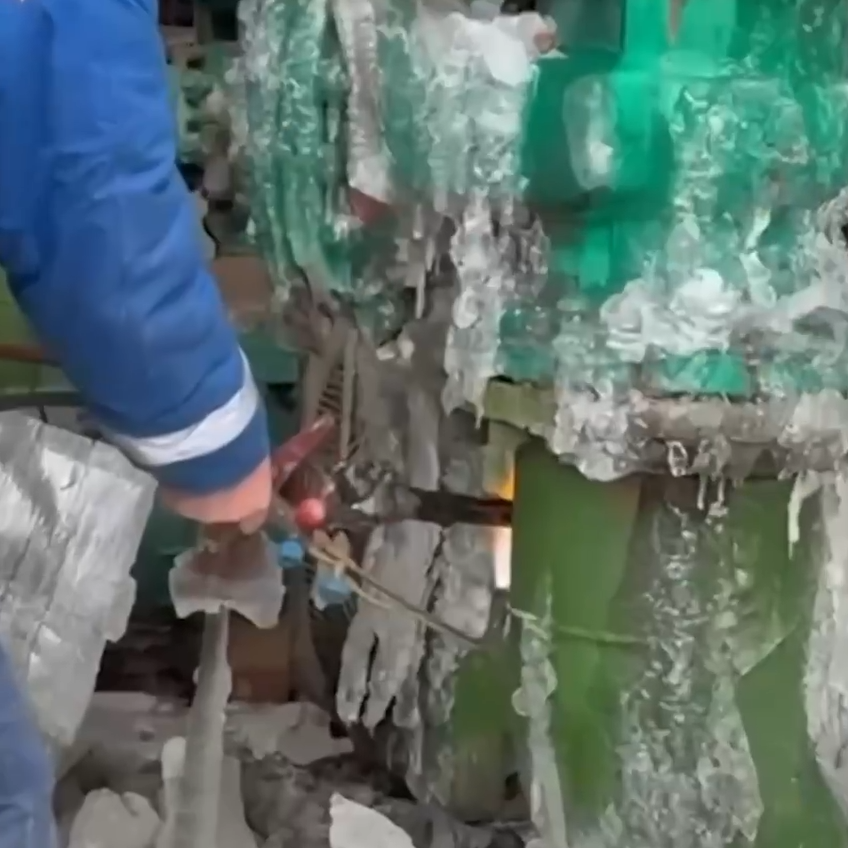 Найважча зима в історії України: Міненерго показало наслідки ударів РФ по енергетиці і незламних людей, які повертають світло. Фото та відео