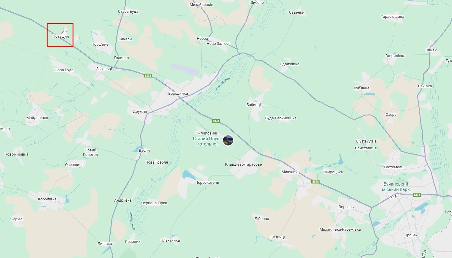 На Київщині зіткнулись вантажівка та легковик: постраждалого затисло у понівеченому авто. Фото