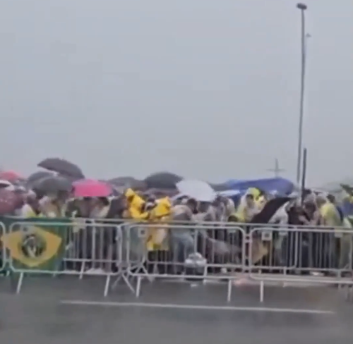 У Бразилії блискавка влучила в натовп протестувальників: постраждали десятки людей. Відео