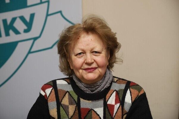 У Дніпрі літні люди опановують смартфони в Університеті третього віку