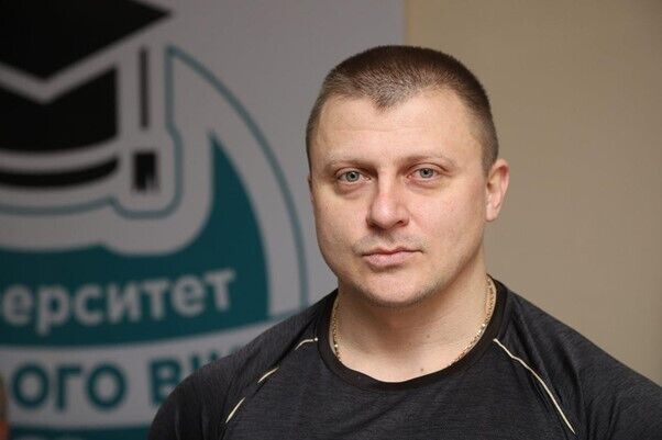 У Дніпрі літні люди опановують смартфони в Університеті третього віку