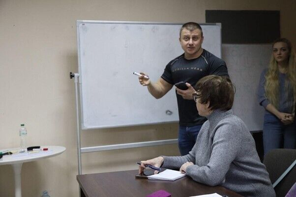 У Дніпрі літні люди опановують смартфони в Університеті третього віку