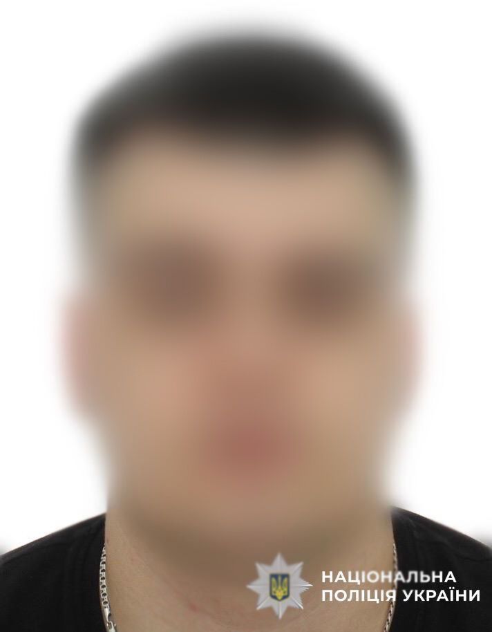 У Києві таксист зламав щелепу пасажирці через забруднений салон. Подробиці справи та фото