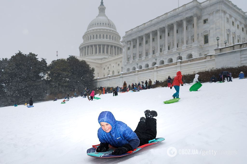 У США внаслідок зимового шторму загинули щонайменше 14 людей: майже половина штатів оголосила надзвичайний стан. Фото