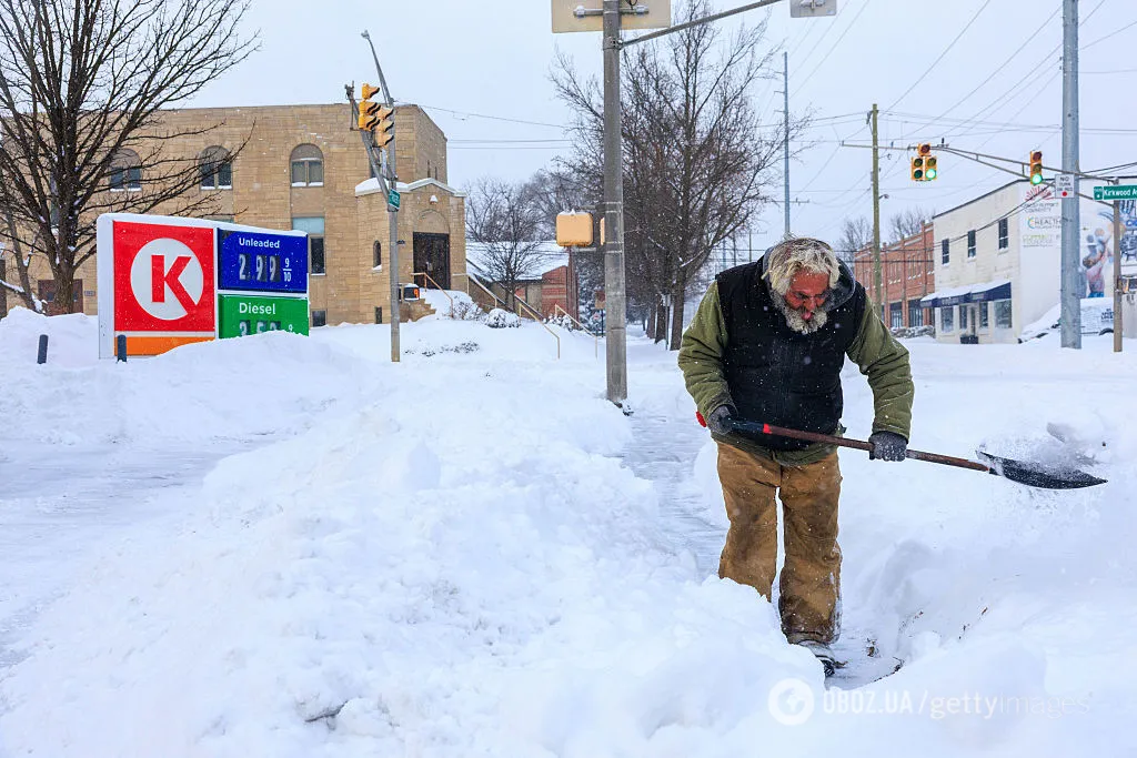 У США внаслідок зимового шторму загинули щонайменше 14 людей: майже половина штатів оголосила надзвичайний стан. Фото