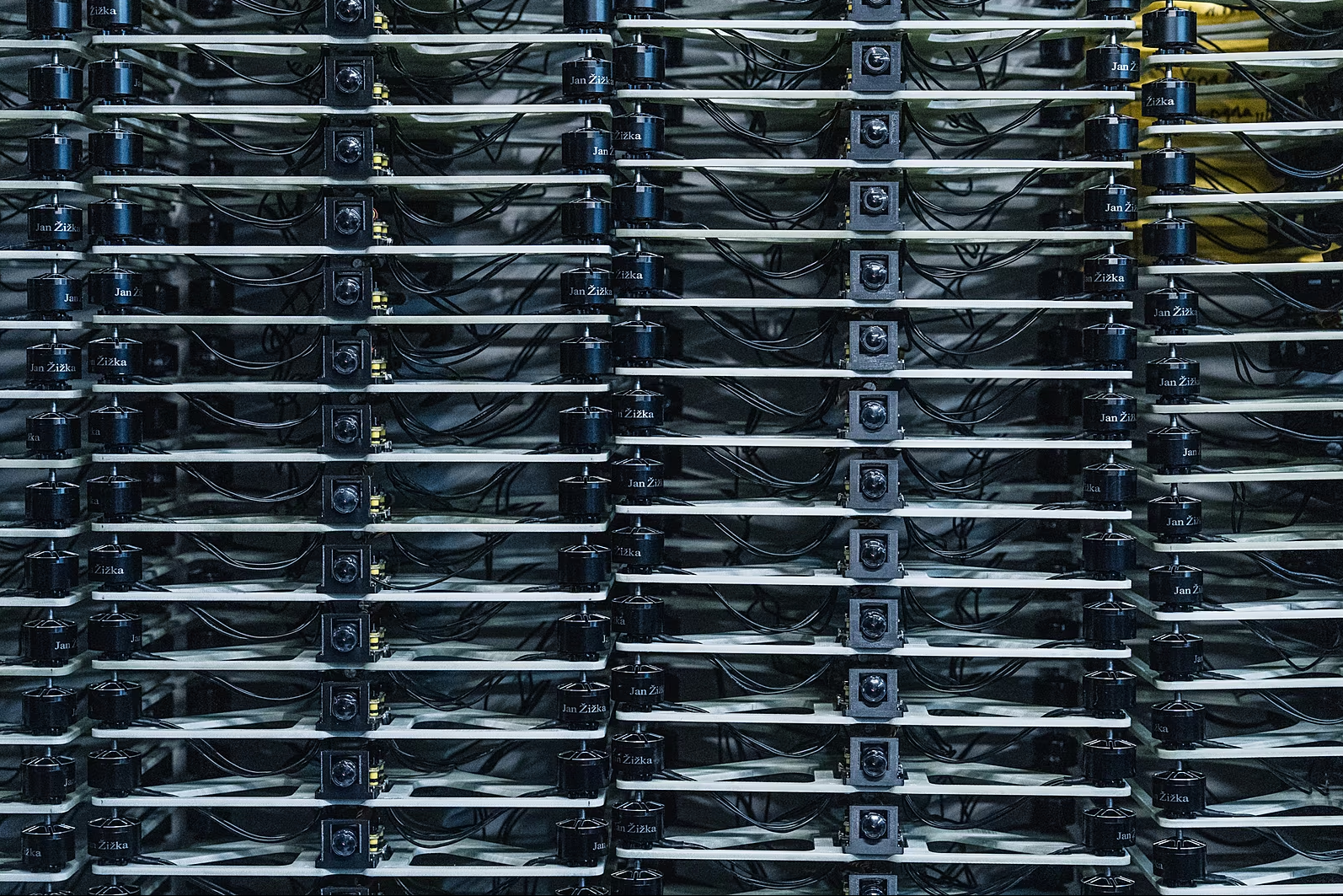 Працює на оптоволокні і втричі дешевший за аналоги: що відомо про FPV-дрон "Ян Жижка", який Чехія постачає Україні. Фото