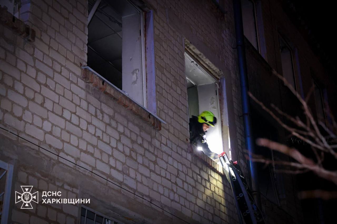 Росіяни обстріляли школу та об'єкти енергетики у Харкові: є постраждалі, 80% області без світла. Фото