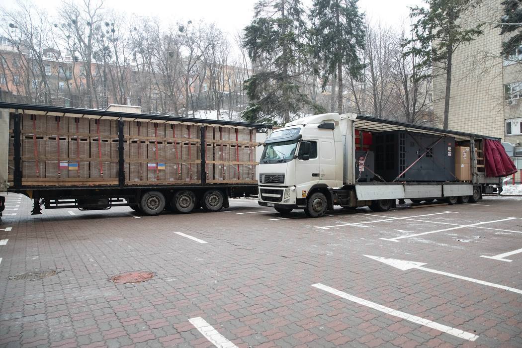 Кличко показал 130 генераторов для Киева, на которые поляки собрали почти 2 млн евро за 10 дней. Фото и видео