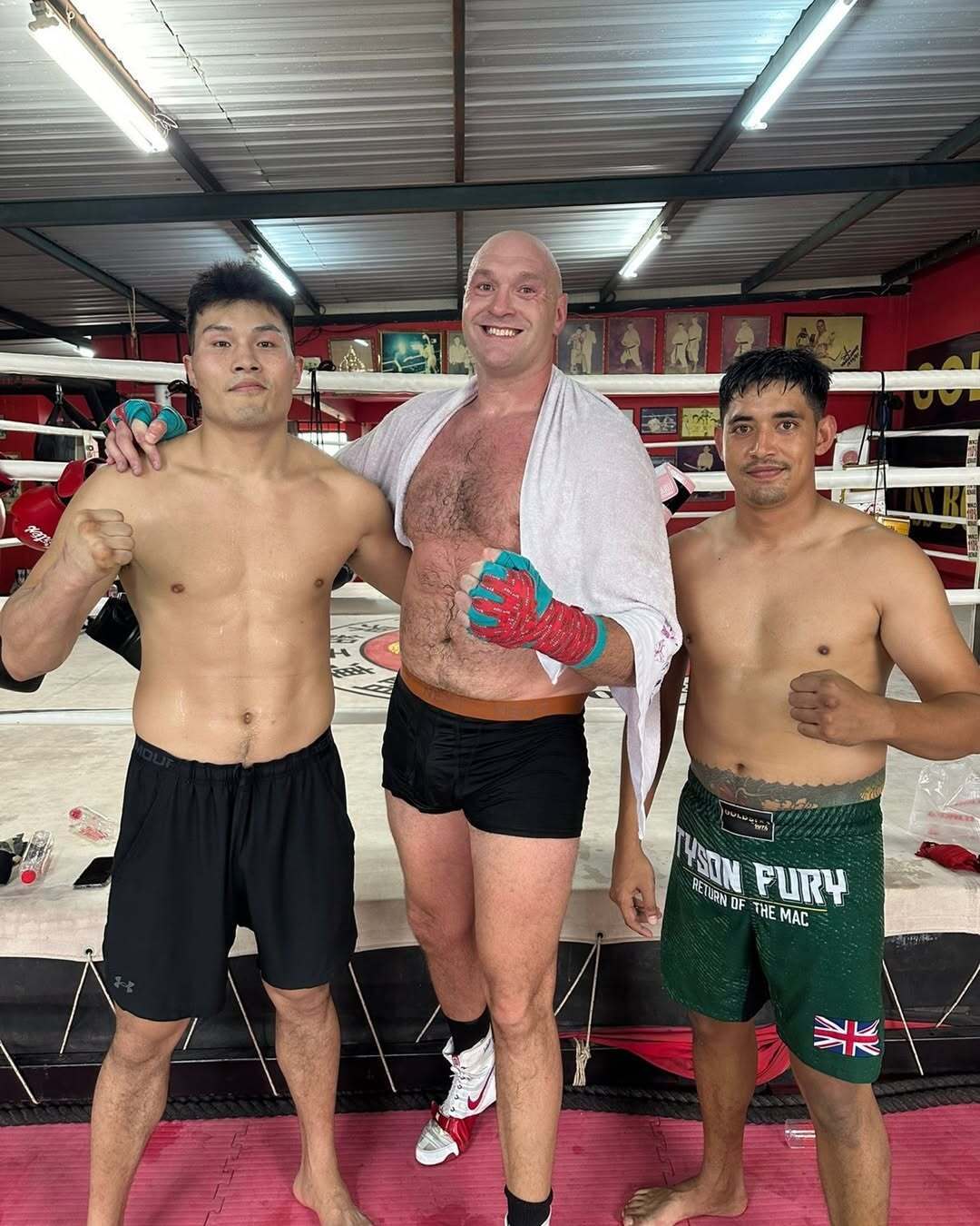 "Звідки ти?" Ф'юрі показав українця у своєму тренувальному таборі. Відео