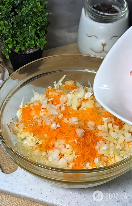 Ситний пиріг з капусти на обід: готується за лічені хвилини