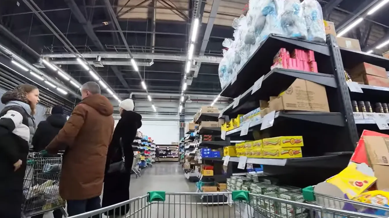 Росіяни почали знімати відео про високі ціни на їжу та вчаться виживати на капусті й картоплі: як змінилося життя в РФ у січні