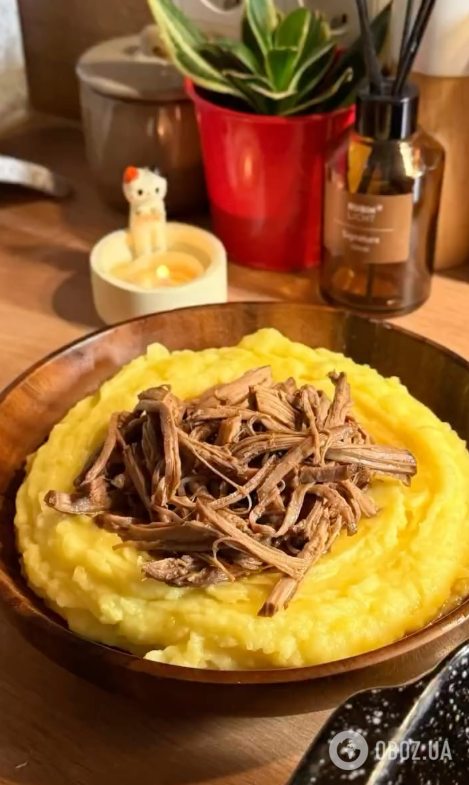 Ніжна рвана яловичина до картопляного пюре: як смачно приготувати м'ясо на вечерю