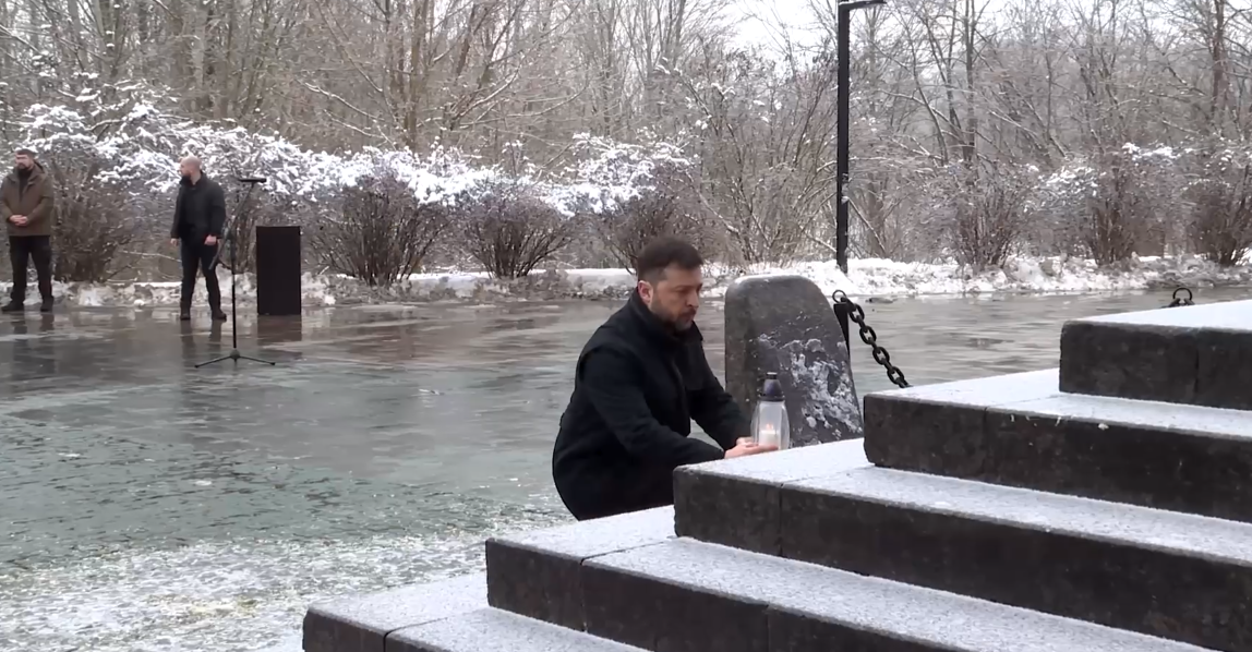 "Это четкий урок истории": Зеленский почтил память жертв Холокоста и призвал мир действовать. Видео